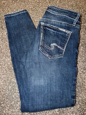Women’s Silver Skinny Cropped Jeans in Dark Blue size 26x26